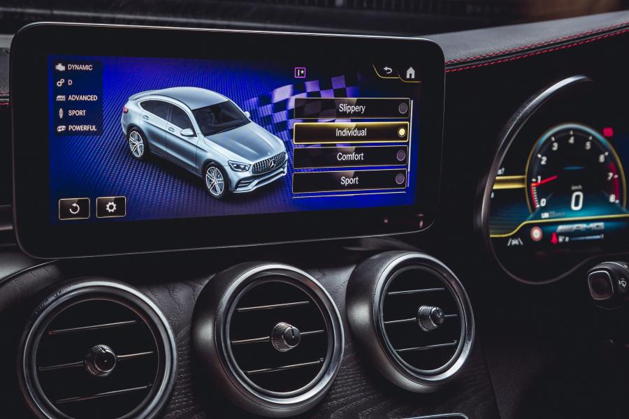 Детали интерьера Mercedes-AMG GLC43 4Matic Coupe (C253) 2020 года  (AU) (фото 7 из 40)